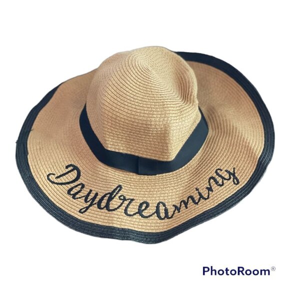 Daydreaming Straw Floppy Beach Hat - Picture 1 of 2